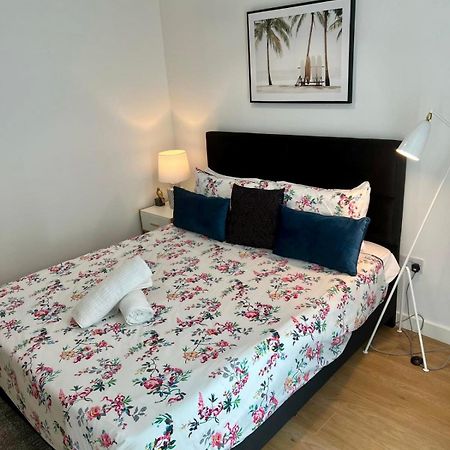 Spacious Urban Gem Apartment With Parking Bracknell Exteriér fotografie
