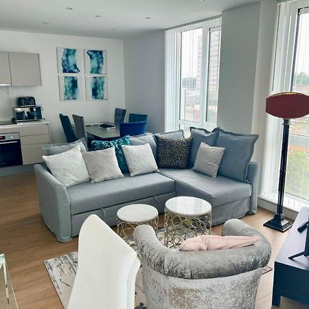 Spacious Urban Gem Apartment With Parking Bracknell Exteriér fotografie
